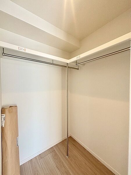 豊富な収納スペースもこの物件の特長の一つ。各所に収納が完備されており、生活をスッキリと整えることができます。