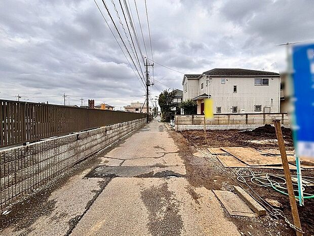 周辺は住宅が建ち並ぶ閑静な住宅街です。