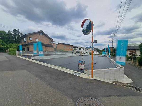 安心して暮らすことのできる住宅街。　住宅地の道路は一般に交通量が少なく車などの騒音が少ないため、住民にとって静かな生活環境が提供されます。