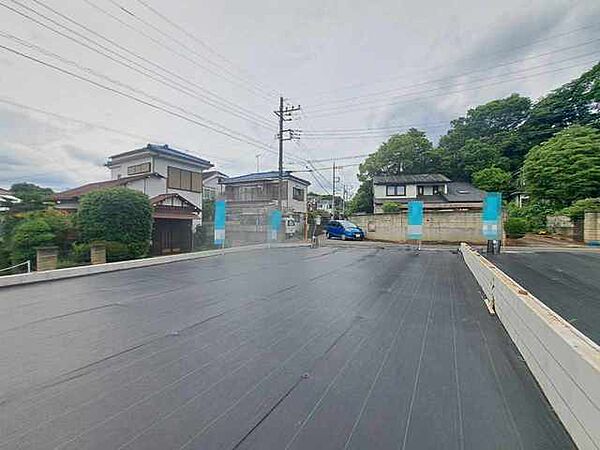 周辺は住宅が建ち並ぶ閑静な住宅街です。