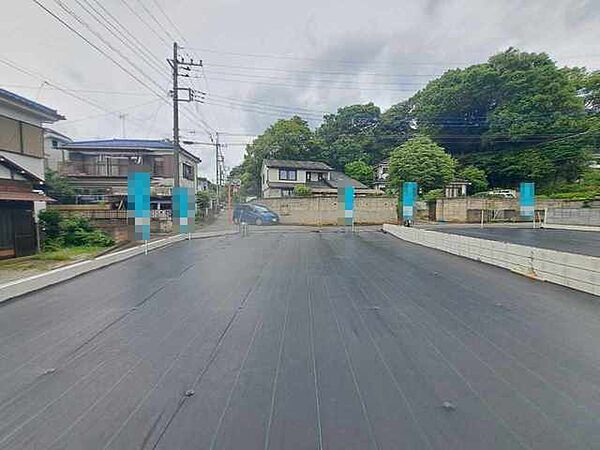 現地ご見学の際、スタッフが様々なご質問に対応いたします、周辺環境、前面道路、建築可能な建物について、ぜひご相談ください。