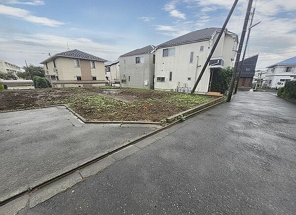 土地物件にはご確認頂くポイントがたくさんございます、土地だけのご見学の際もご遠慮せず、ぜひお気軽に担当スタッフにお申しつけくださいませ。