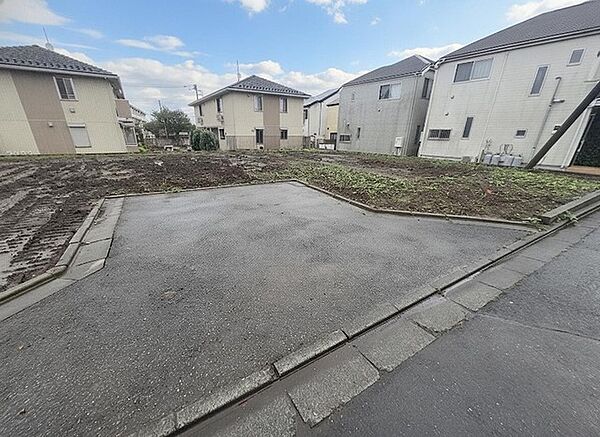 土地物件にはご確認頂くポイントがたくさんございます、土地だけのご見学の際もご遠慮せず、ぜひお気軽に担当スタッフにお申しつけくださいませ。