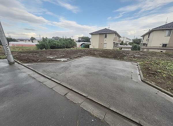 現地ご見学の際、スタッフが様々なご質問に対応いたします、周辺環境、前面道路、建築可能な建物について、ぜひご相談ください。