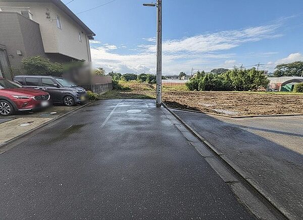 安心して暮らすことのできる住宅街。　住宅地の道路は一般に交通量が少なく車などの騒音が少ないため、住民にとって静かな生活環境が提供されます。