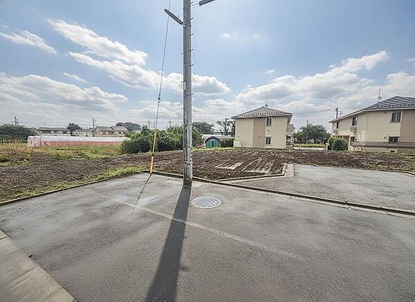 土地物件にはご確認頂くポイントがたくさんございます、土地だけのご見学の際もご遠慮せず、ぜひお気軽に担当スタッフにお申しつけくださいませ。