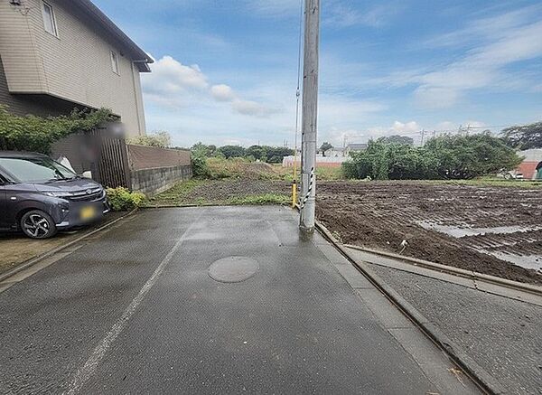 安心して暮らすことのできる住宅街。　住宅地の道路は一般に交通量が少なく車などの騒音が少ないため、住民にとって静かな生活環境が提供されます。