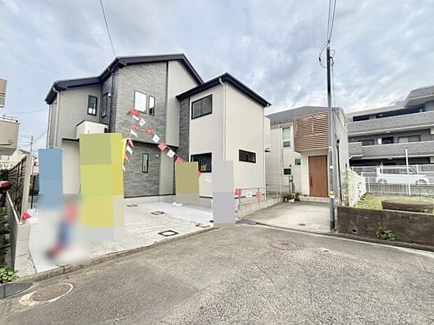 周辺の街並みの中で適度な主張、生活に溶け込むシンプルなデザインの外観が魅力の一戸建です。