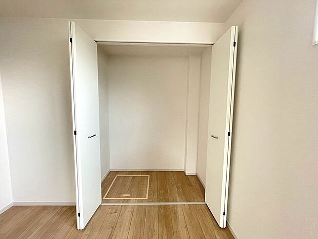 各お部屋に収納が設置されています。