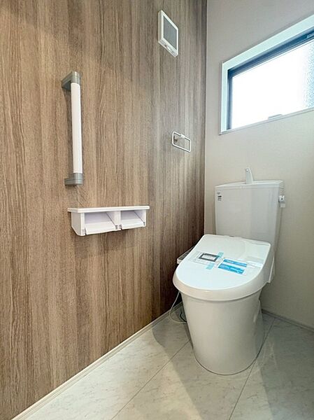 トイレにはウォシュレット機能を標準装備。