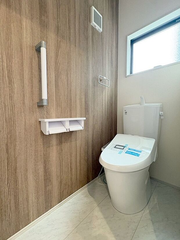 トイレにはウォシュレット機能を標準装備。 
