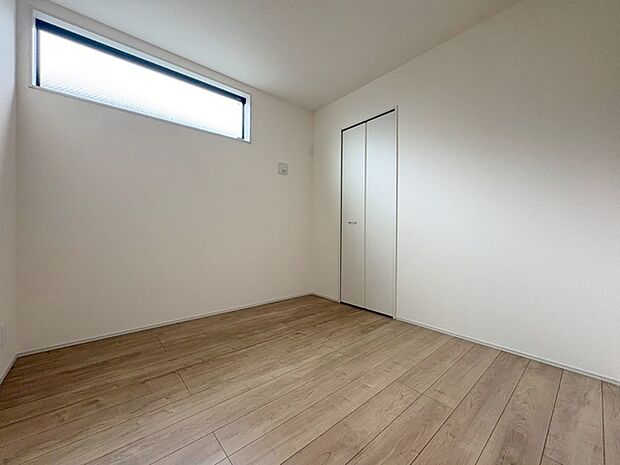 実際に室内をご見学頂くと生活のイメージが広がります。家具を置いたイメージや窓からの景色など、現地で体感ください。 