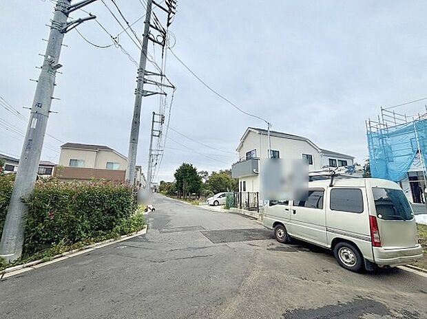 周辺は住宅が建ち並ぶ閑静な住宅街です。