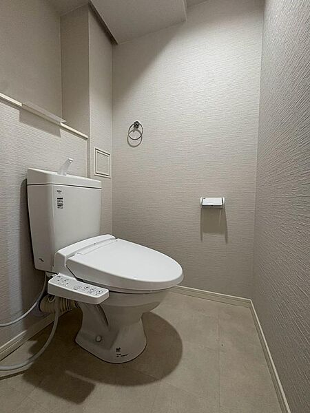トイレにはウォシュレット機能を標準装備。