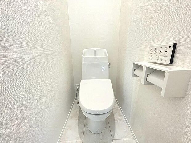 トイレにはウォシュレット機能を標準装備。