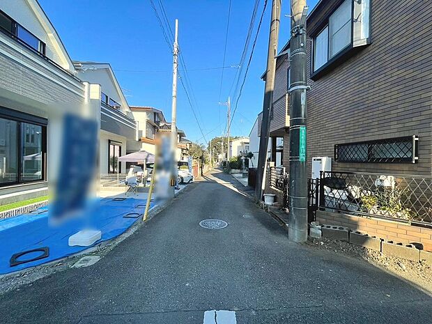 周辺は住宅が建ち並ぶ閑静な住宅街です。