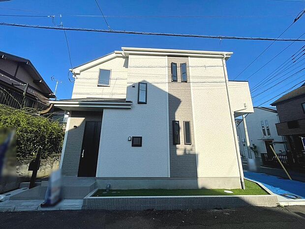 建物が完成しましたので室内のご見学予約スタート。当日のご見学予約も大歓迎です。お気軽にご連絡ください。エステート白馬国分寺店は火曜水曜も営業しております。