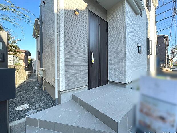 建物が完成しましたので室内のご見学予約スタート。当日のご見学予約も大歓迎です。お気軽にご連絡ください。エステート白馬国分寺店は火曜水曜も営業しております。