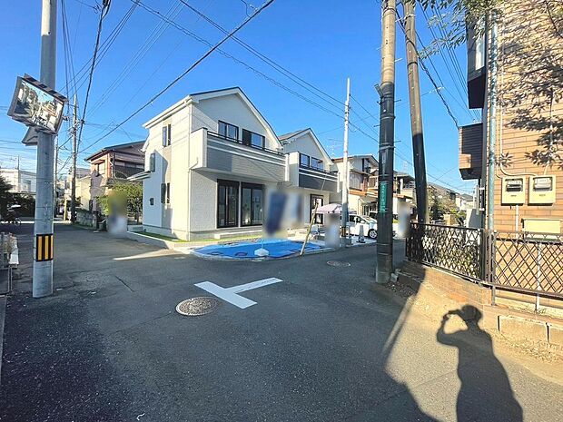 安心して暮らすことのできる住宅街。 住宅地の道路は一般に交通量が少なく車などの騒音が少ないため、住民にとって静かな生活環境が提供されます。
