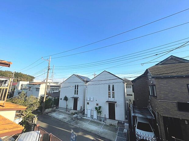 窓からの眺望です。実際に現地で眺望もご確認ください。