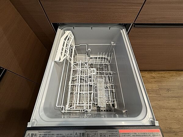 毎日の家事をサポートしてくれる食洗器も標準に装備。ちょっと嬉しい設備です。