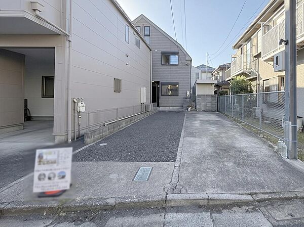 周辺は住宅が建ち並ぶ閑静な住宅街です。