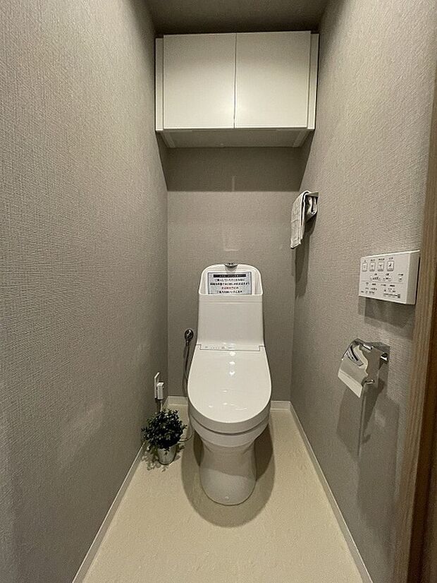 トイレにはウォシュレット機能を標準装備。 