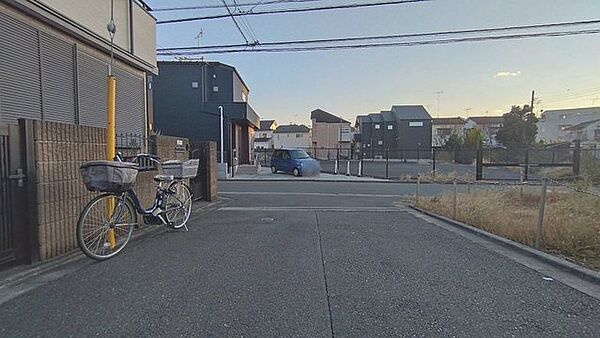 周辺は住宅が建ち並ぶ閑静な住宅街です。