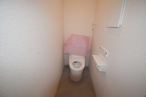2階トイレ。ウォシュレット機能を標準装備。 