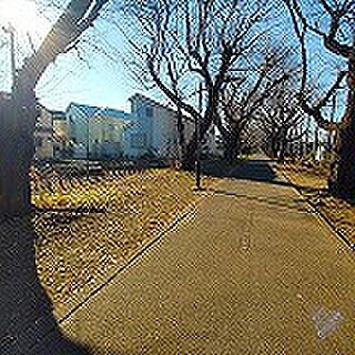 周辺のエリアで他にも沢山売りに出ている物件があります。インターネット掲載前の情報などもありますのでお気軽にお問合せください。まとめてご見学できます。