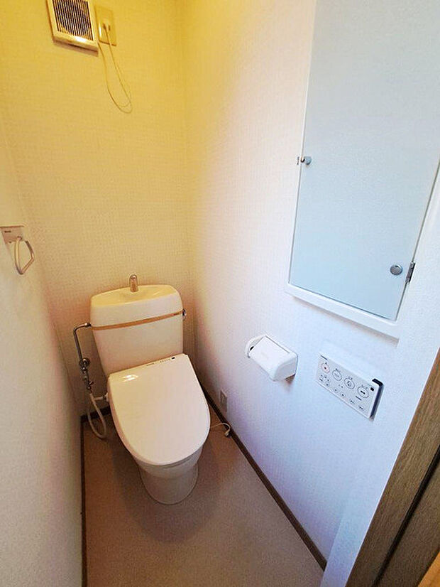 トイレにはウォシュレット機能を装備。 
