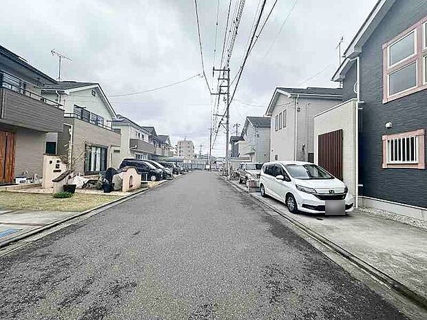 周辺は住宅が建ち並ぶ閑静な住宅街です。 