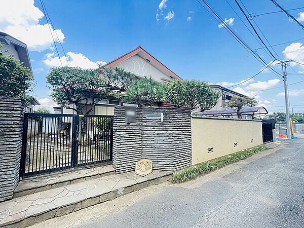 安心して暮らすことのできる住宅街。　住宅地の道路は一般に交通量が少なく車などの騒音が少ないため、住民にとって静かな生活環境が提供されます。