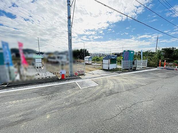 周辺は住宅が建ち並ぶ閑静な住宅街です。