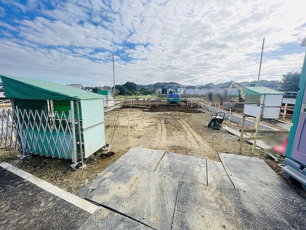 現在建物を建築中です、建築中の物件については現地確認の他、同施工会社の完成施工例のご案内、担当者のプレゼンテーションにてご検討ください。適切なご検討の方法をご説明させて頂きます。 