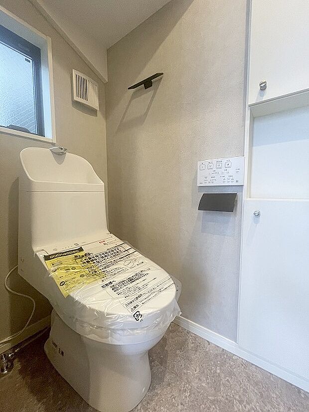 トイレにはウォシュレット機能を標準装備。
