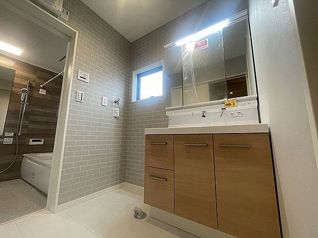 使いやすいタイプの洗面化粧台のあるランドリースペース