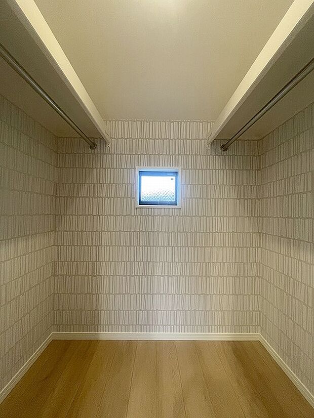 収納スペースがたっぷりと確保されたこの物件では、生活をより快適に送ることができます。