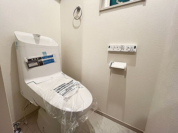 トイレにはウォシュレット機能を標準装備。 