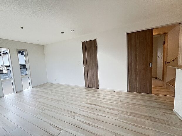 家族みんなが集まるリビング。広さを重視した家族全員が集まれるリビングは、住む上で大事な空間になります。 