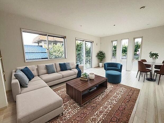 本画像はCGで作成しており、実際に現地に家具は置かれておりません。また、価格に家具は含まれておりません。 