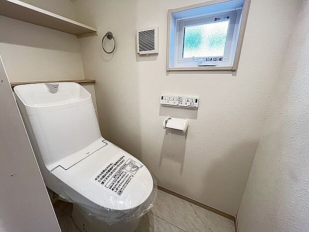 トイレにはウォシュレット機能を標準装備。