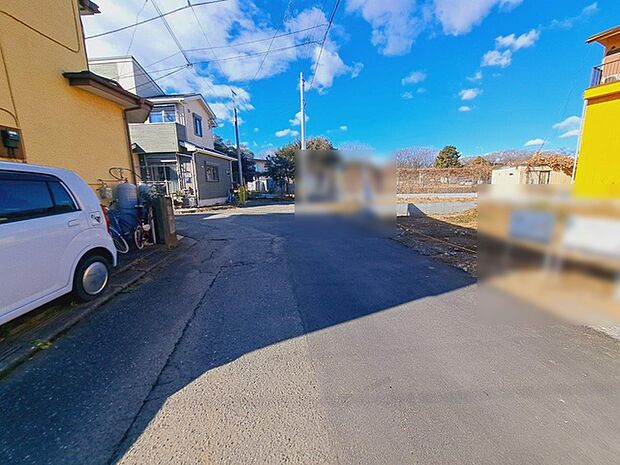 安心して暮らすことのできる住宅街。 住宅地の道路は一般に交通量が少なく車などの騒音が少ないため、住民にとって静かな生活環境が提供されます。