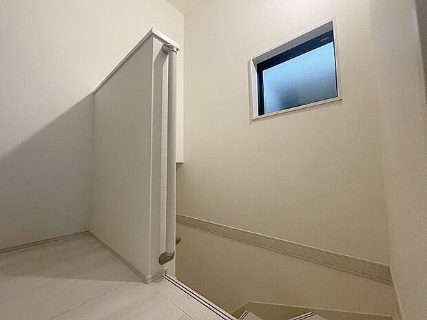 実際に室内をご見学頂くと生活のイメージが広がると思います。家具を置いたイメージや窓からの景色など。周辺で販売に出している物件も一緒にまとめてご見学頂き、比較する事もできます。