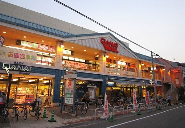 デイリーカナートイズミヤ桑津店まで890m