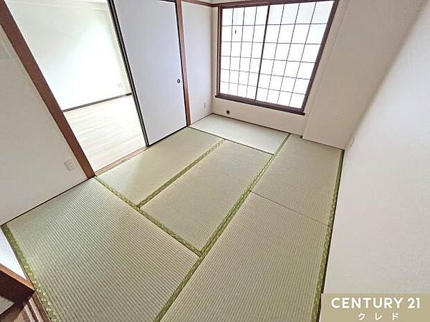 用途多様に使える和室は6帖！十分な大きさの和室は、来客時の客間やキッズスペースとしても使用できる広さ。衝撃を吸収しやすい畳はお子様からお年寄りまで快適な時間を過ごすことができます。