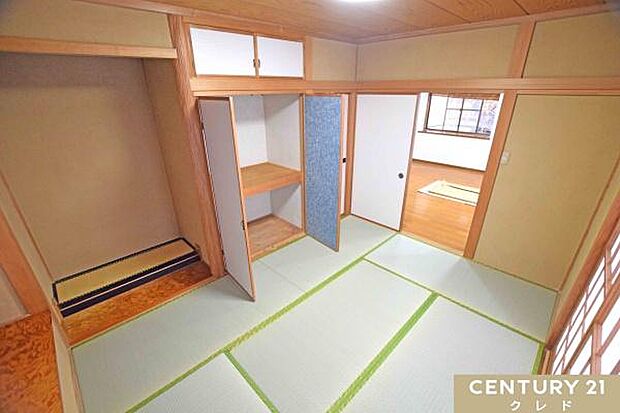 【お子様の遊び場や客間として使い勝手豊富な和室】和室ならではの家具が選べたり日本ならではの雰囲気も楽しめます！床の間があることによって正月やお雛様などのイベントも楽しむことが出来ます！