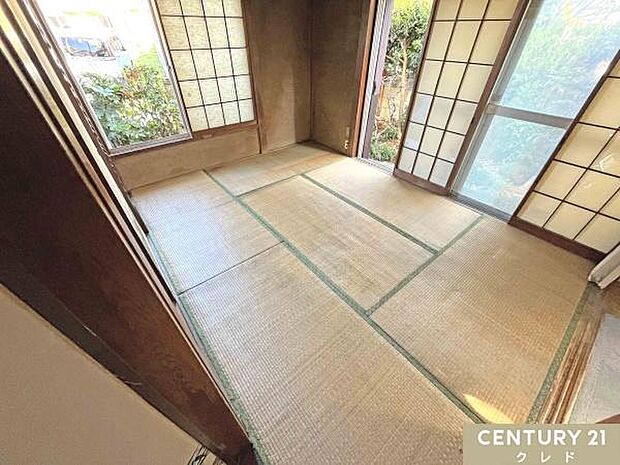 【1階6帖和室】和室は居間や寝室にもなる汎用性の高さや、天然の機能性を活かした快適さが魅力です！全居室収納付き。お部屋をより広くお使いいただけます。