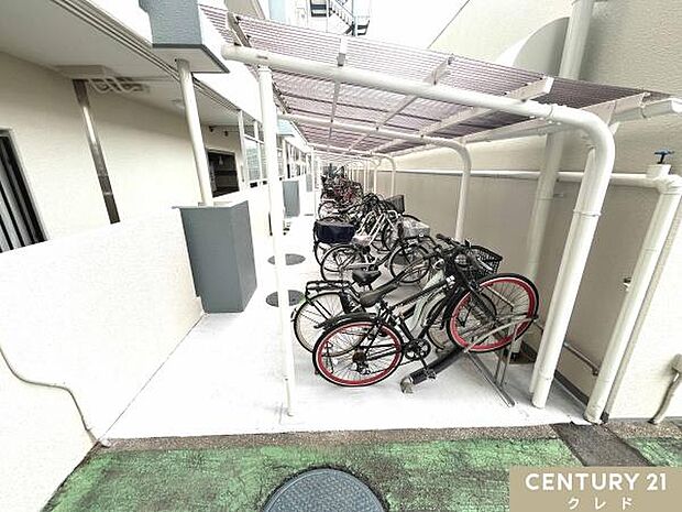 駐輪場も確保！（空き要確認）お子様が通学の際に使う自転車もこちらに停めることができます！屋根付きなので急な雨でも安心！