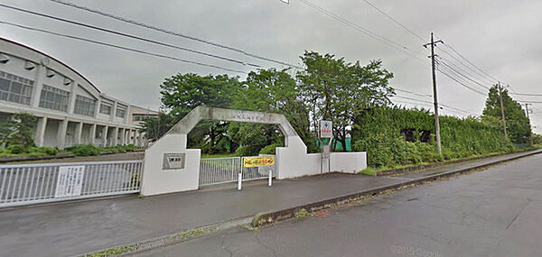 川島町立西中学校まで1900m